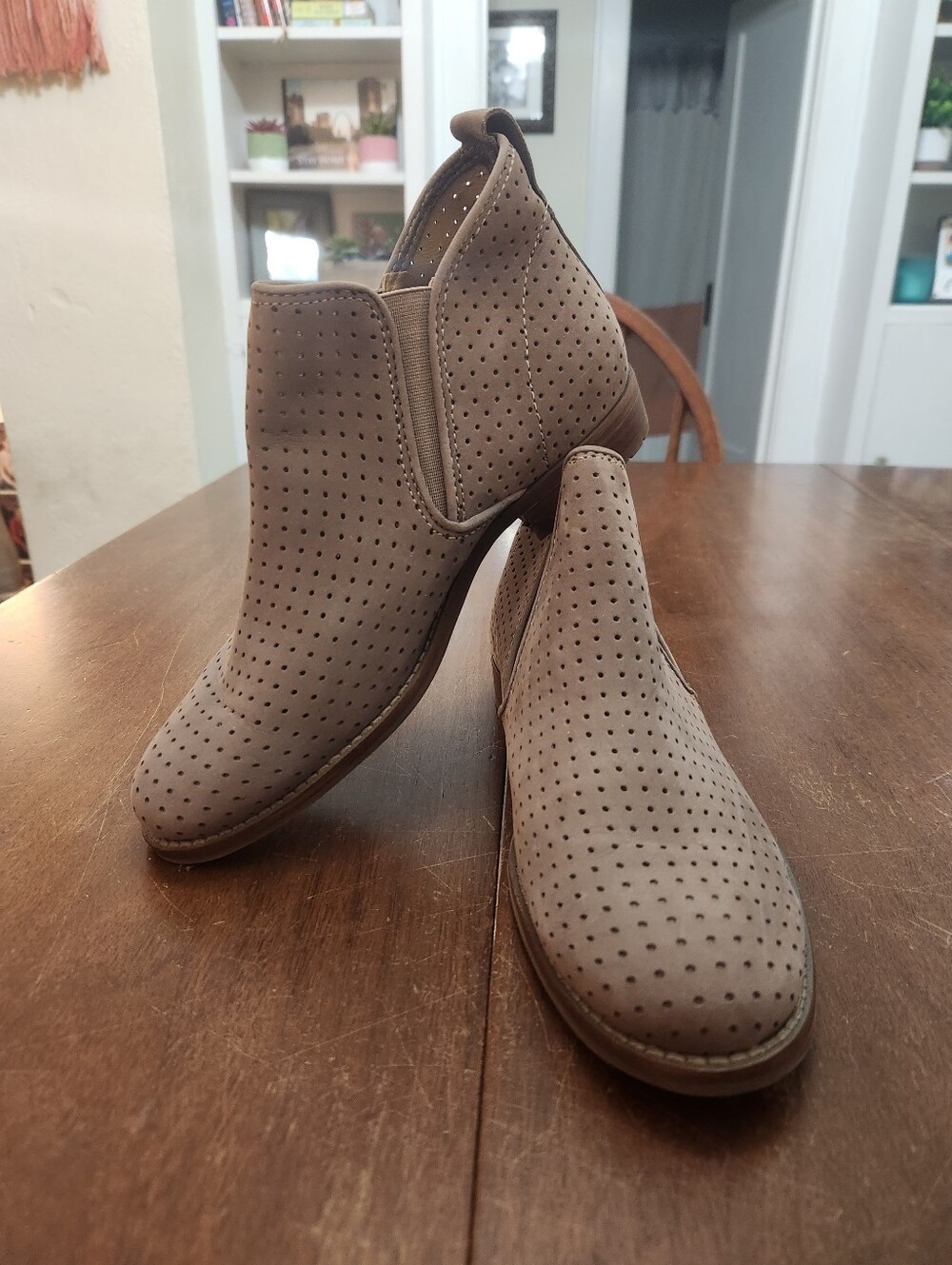 L.L. Bean Nubuck ankle boots Leather Westport Perforated Ankle Boots Size 8 EUC